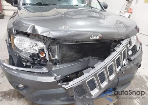 2017 Jeep Compass Sport 4X4 z USA, uszkodzony, nr VIN 1C4NJDBB3HD138113